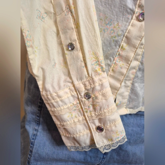 Vintage Western Style Shirt Lace Trim Snaps Floral Rodeo Stampede - Picture 3 of 9